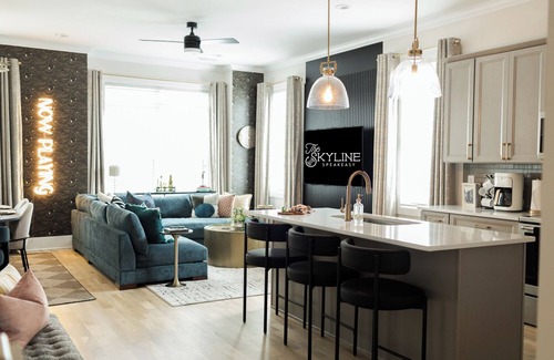 The Nations House | The Skyline Speakeasy! Rooftop Hot Tub, Glam Stations, Sleeps 12