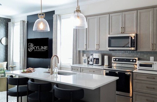 The Nations House | The Skyline Speakeasy! Rooftop Hot Tub, Glam Stations, Sleeps 12