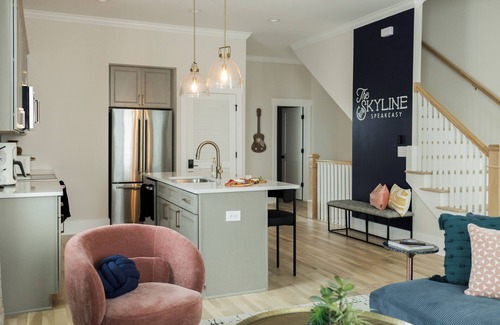 The Nations House | The Skyline Speakeasy! Rooftop Hot Tub, Glam Stations, Sleeps 12