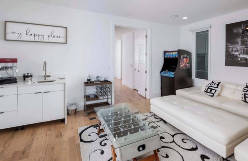 Edgehill House | The Skyline @ The Gulch | Pool + Broadway Views
