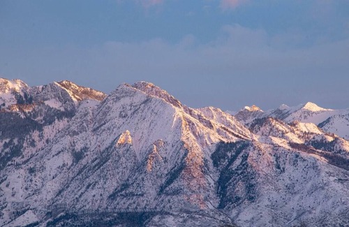 West Jordan House | The Skyline Vista | VIEWS | Sleeps 6
