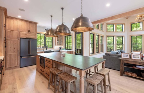 Lincoln House | The Slopeside River Retreat