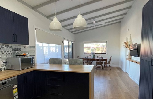 Tuross Head House | ‘The Smithy’ - Newly renovated coastal home with a 5 minute walk to the beach