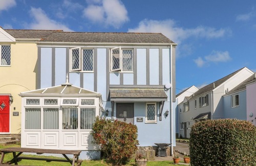 St. Florence Cottage | THE SMITHY, pet friendly, with pool in St Florence