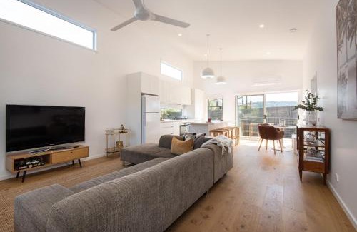 Safety Beach House | The Snug