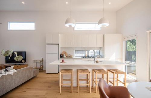 Safety Beach House | The Snug