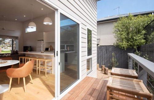 Safety Beach House | The Snug