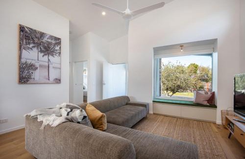 Safety Beach House | The Snug