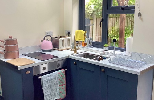 Leckhampton Apartment | The Snug in Cheltenham- A Cosy & Unique Space