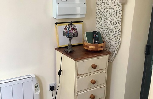 Leckhampton Apartment | The Snug in Cheltenham- A Cosy & Unique Space