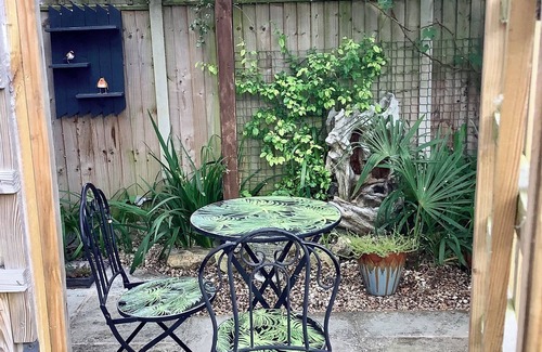 Leckhampton Apartment | The Snug in Cheltenham- A Cosy & Unique Space