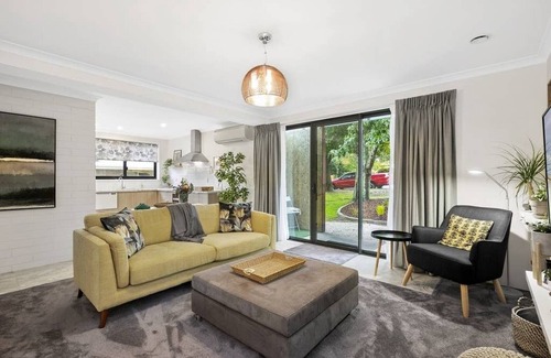 Korumburra Apartment | The Snug Premium 1BR Self Contained Apartment