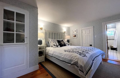 St. Michaels Bed & Breakfast | The Snuggery Inn & Suites Captain's Quarters
