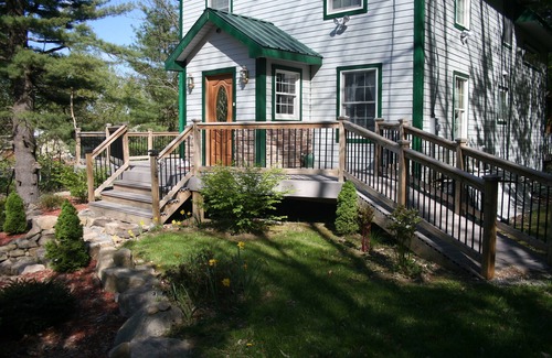 Lake George House | The solitude of the woods with civilization only 2 blocks away!