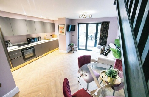 Buxton Apartment | The Soloman Suite at Foxlow Grange