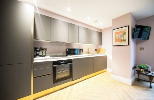 Buxton Apartment | The Soloman Suite at Foxlow Grange