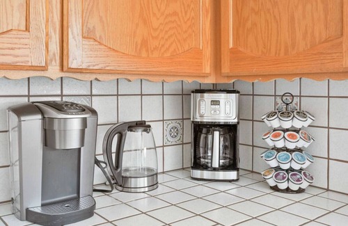 Redding House | The Songbird 99 - Pool, Hot Tub, Pet Friendly, EV