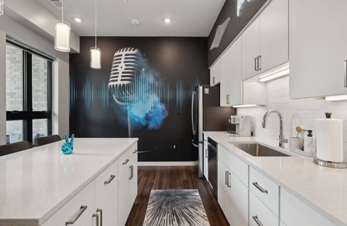 Edgehill Condo | The Sound Wave on Music Row- Close to Broadway w Pool, Gym, Parking