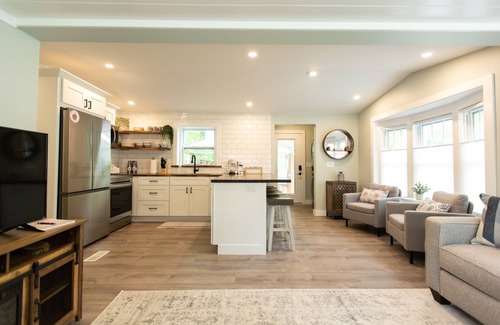 Flat Rock Cottage | The Sour Granny @ Backyard Apple Cottages