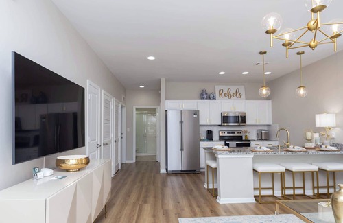 Oxford House | The Southern at Rowandale by Apex Short Term Stays