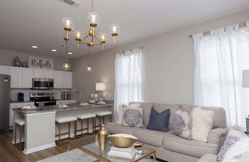 Oxford House | The Southern at Rowandale by Apex Short Term Stays