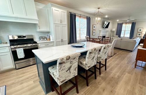 Oxford House | The Southern Belle, 3BR Classic Comfort in Oxford Photo Opportunity