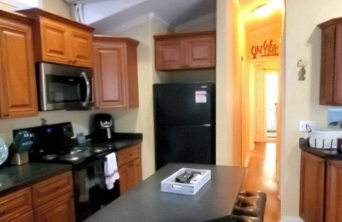 Mount Pleasant Boat Rental | The Southern Belle Houseboat (Located on Beautiful Lake Seminole)