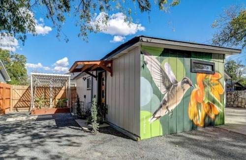 Hollywood Park House | The Southtown Hummingbird Haus