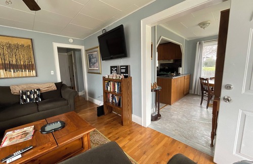 Roanoke House | The Spacious all inclusive main floor apartment in triplex +2 bedroom 1 bath