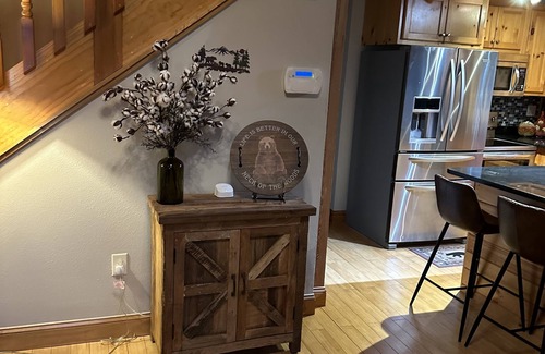 Hendersonville Cabin | The spacious Dream Road Escape cabin & Hot tub