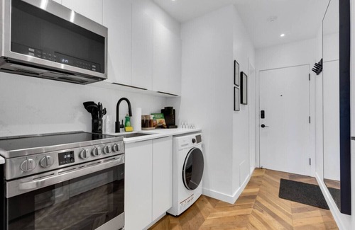 Downtown Montreal Apartment | The Speakeasy Suite 502 W/Parking