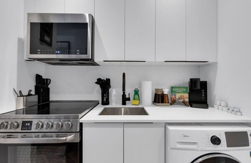 Downtown Montreal Apartment | The Speakeasy Suite 502 W/Parking