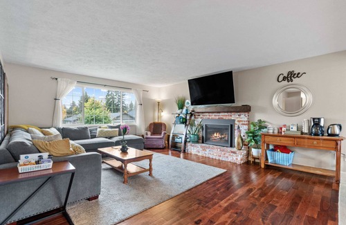 Lincoln Heights House | The Spot | Chill South Hill Vibes + Pool Table