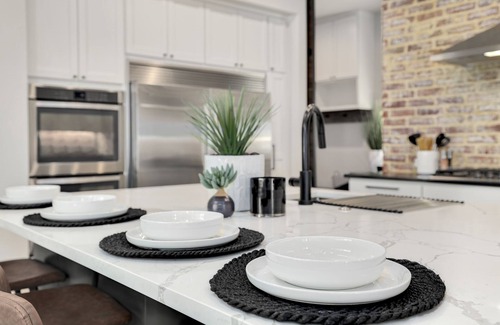 Fayetteville House | The Spring Retreat | <1mi to Dickson St & UofA