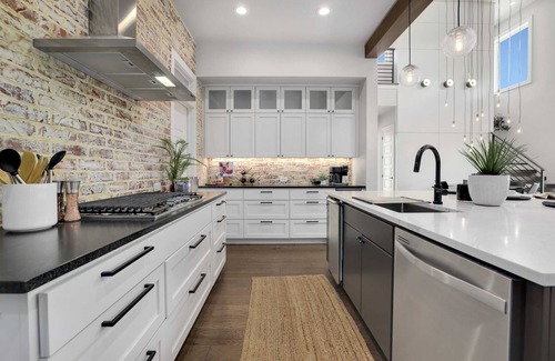 Fayetteville House | The Spring Retreat | <1mi to Dickson St & UofA