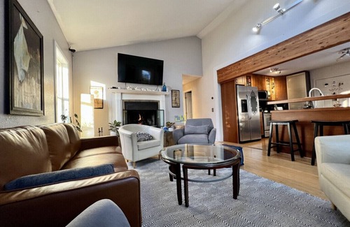 Kodiak House | The Spruce Cape Collective - House w/Fireplace