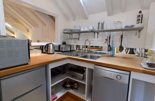 Rhydwyn Apartment | The Stable Loft - a sea view that sleeps 2 guests in 1 bedroom