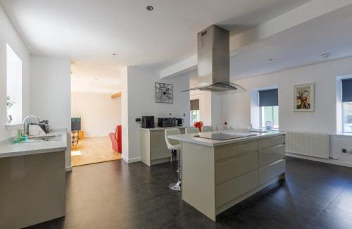 Ayr House | The Stables at Brickrow Farm