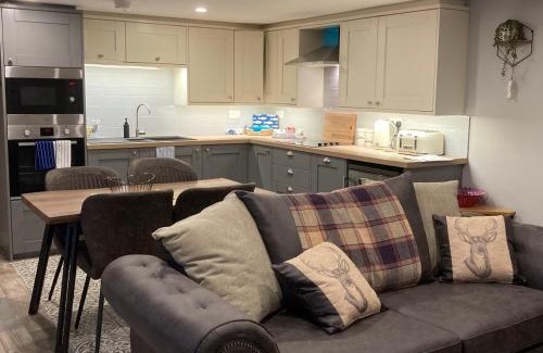 Bridlington House | The Stables At Eastmoor Farm Large Luxury 2 Bed Cottage with Big Family Bedroom Dog Friendly Secure Gardens and Free Parking Free WiFi