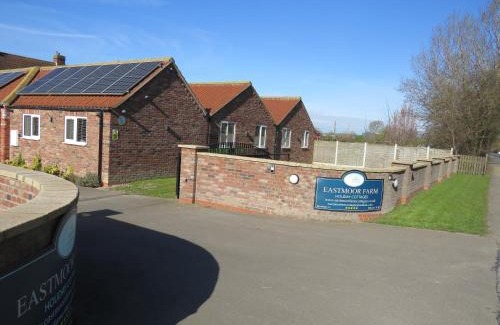 Bridlington House | The Stables At Eastmoor Farm Large Luxury 2 Bed Cottage with Big Family Bedroom Dog Friendly Secure Gardens and Free Parking Free WiFi