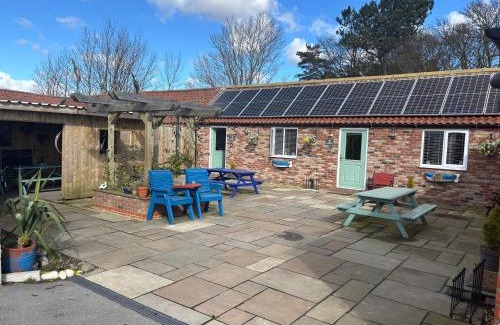 Bridlington House | The Stables At Eastmoor Farm Large Luxury 2 Bed Cottage with Big Family Bedroom Dog Friendly Secure Gardens and Free Parking Free WiFi
