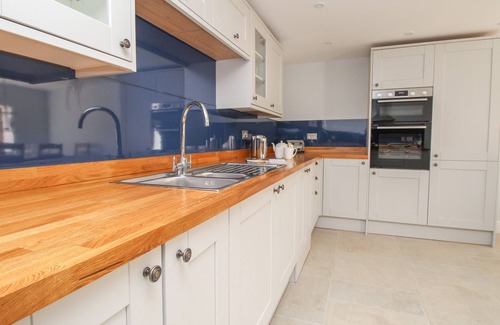 Burton Bradstock Cottage | The Stables, Burton Bradstock