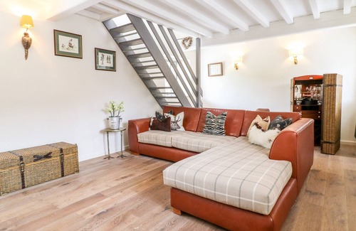 Beeley Cottage | THE STABLES, family friendly, with hot tub in Rowsley