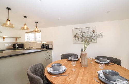 Shute Cottage | THE STABLES @ MERRYDOWN, family friendly, with hot tub in Axminster