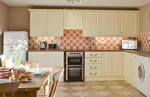Glynarthen House | The Stables- Osb