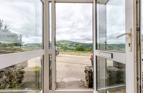 Corwen House | The Stables - Three Bedroom House, Sleeps 6