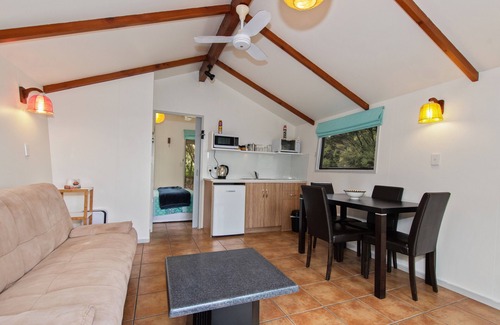 Okiato Cottage | The Stables Wairoro Park - Russell Holiday Home