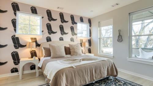 McFerrin Park House | The Stage by AvantStay Chic 4BDR w Covered Balcony Modern Newly Built