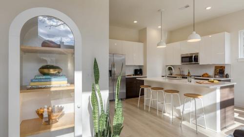 McFerrin Park House | The Stage by AvantStay Chic 4BDR w Covered Balcony Modern Newly Built