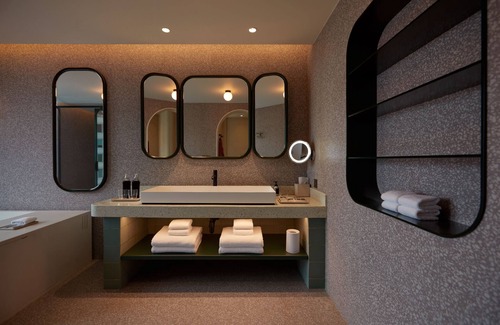 Silom Hotel | The Standard, Bangkok Mahanakhon